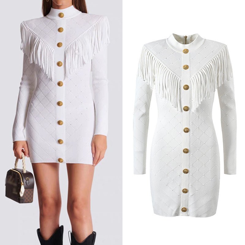 Design tassel, single-breasted metal buckle, ringuez, half-high neck, stretch slim, slim, padded, shoulder knit dress