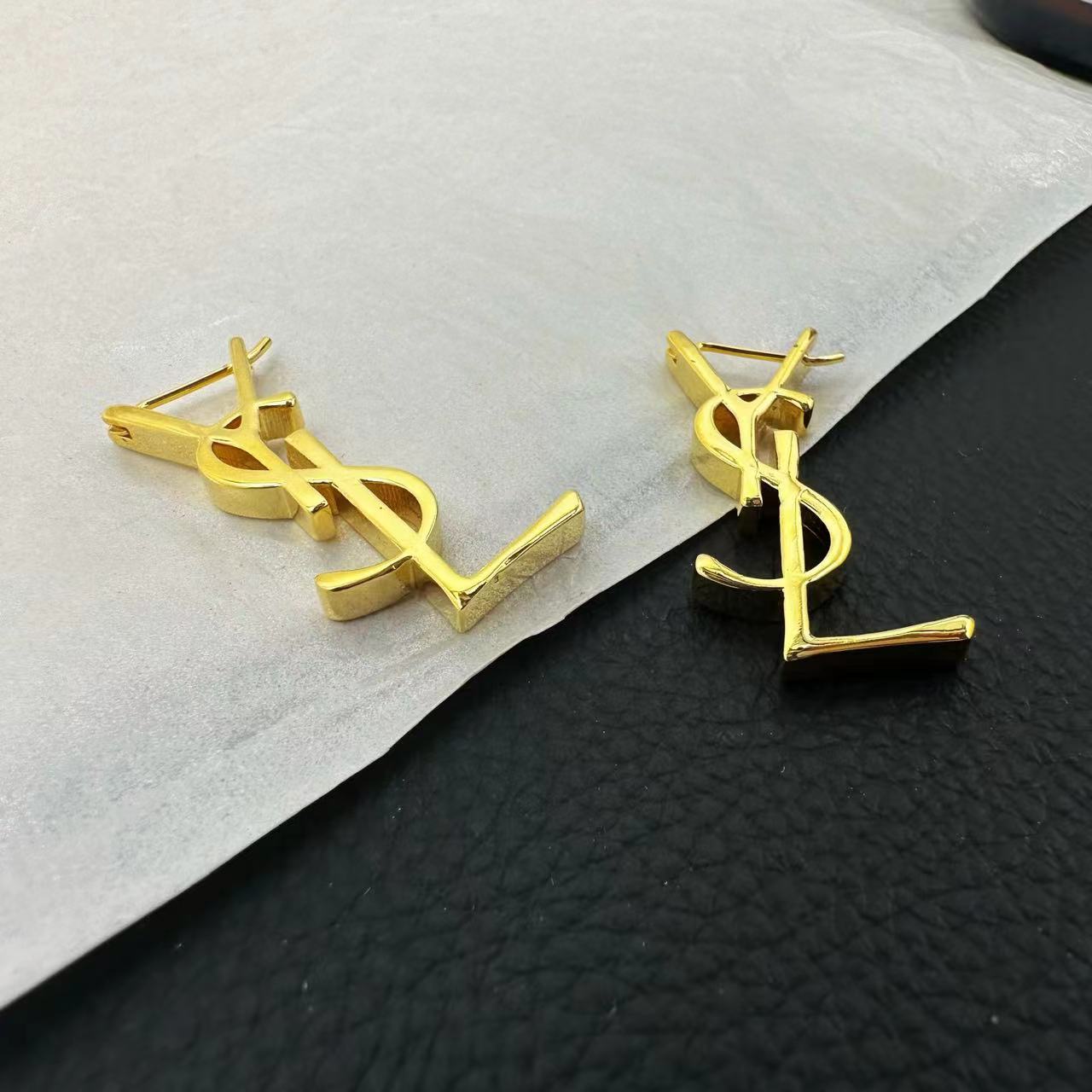 metallic glossy small fragrance letter earrings