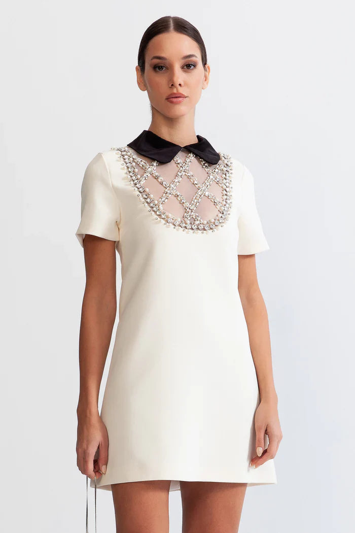 DRESS WITH CONTRASTING COLLAR AND JEWELRY DETAILS - WHITE