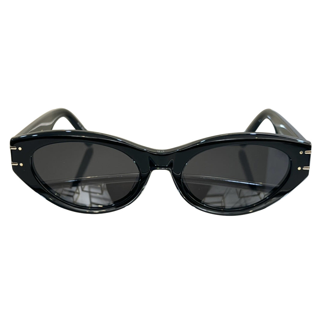 Tortoise shell frame sunglasses